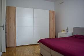 Modern apartment in Vienna near Danube