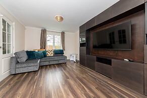 Large 5BR Home in Bedford Ideal for big Groups