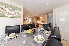 Large 5BR Home in Bedford Ideal for big Groups