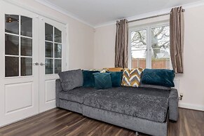 Large 5BR Home in Bedford Ideal for big Groups