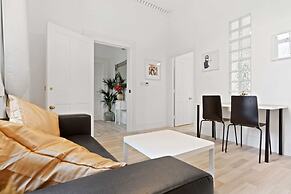 Refined, Light 1 Bed Apt w Balcony in Brixton