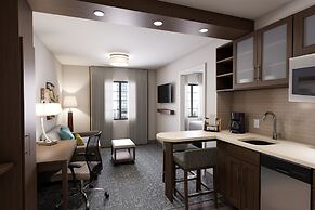 Staybridge Suites Southgate Detroit Area by IHG