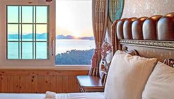 Namhae Alhambra Pension