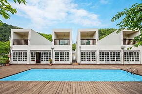 Gapyeong Bom Kids Gajok Spa Pension