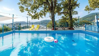 Tongyoung Blue House Spa Pension