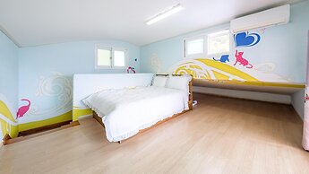 Tongyoung Blue House Spa Pension