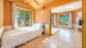 Tongyoung Blue House Spa Pension