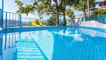 Tongyoung Blue House Spa Pension