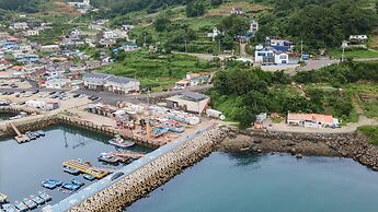 Tongyoung Blue House Spa Pension