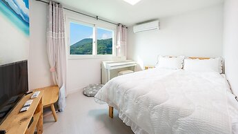 Tongyoung Blue House Spa Pension