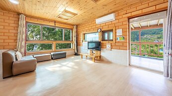 Tongyoung Blue House Spa Pension