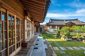 Gyeongju Wadamjung Hanok Pension