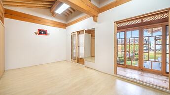 Gyeongju Wadamjung Hanok Pension