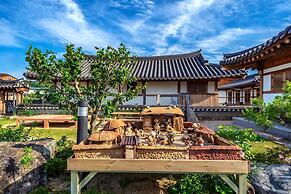 Gyeongju Wadamjung Hanok Pension