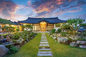 Gyeongju Wadamjung Hanok Pension