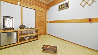 Gyeongju Wadamjung Hanok Pension