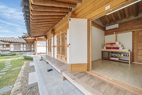 Gyeongju Wadamjung Hanok Pension
