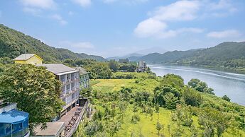 Gapyeong Rowa River View Pension