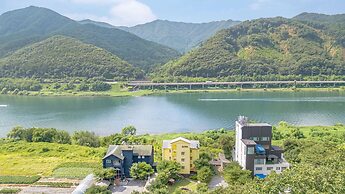 Gapyeong Rowa River View Pension
