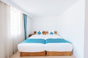 Hotel California Miyakojima Resort