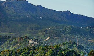 Treebo Wanderlust Residency With Mountain View