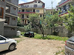 Treebo Dev With Valley View, Mall Road