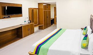 Treebo Dev With Valley View, Mall Road