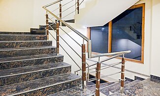 Treebo Dev With Valley View, Mall Road