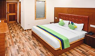 Treebo Dev With Valley View, Mall Road