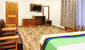 Treebo Dev With Valley View, Mall Road