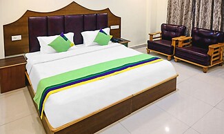 Treebo Dev With Valley View, Mall Road