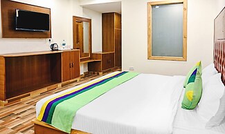 Treebo Dev With Valley View, Mall Road