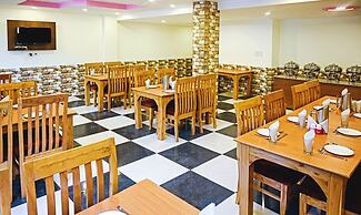 Treebo Dev With Valley View, Mall Road