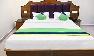 Treebo Dev With Valley View, Mall Road