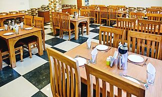 Treebo Dev With Valley View, Mall Road