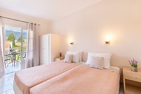 Albatross Apartments by Konnect, Ipsos