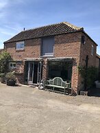 Impeccable Cottage Suitable for 2 Adults & 1 Child