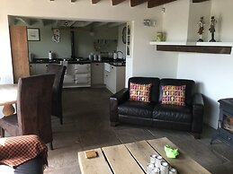 Impeccable Cottage Suitable for 2 Adults & 1 Child