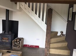 Impeccable Cottage Suitable for 2 Adults & 1 Child