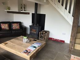 Impeccable Cottage Suitable for 2 Adults & 1 Child