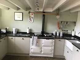 Impeccable Cottage Suitable for 2 Adults & 1 Child