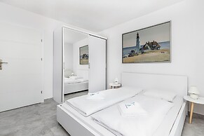 Penthouse Baltic Park 16/331 by Renters