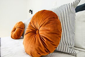 Phaedrus Living: Seaside Luxury Flat Lighthouse 62