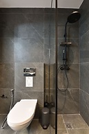 Phaedrus Living: City Center Luxury Flat Skoufa