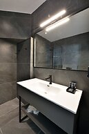 Phaedrus Living: City Center Luxury Flat Skoufa