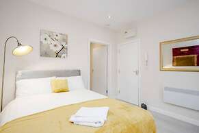 Homely Spaces Apt A, Large Studio W/king, 2guests