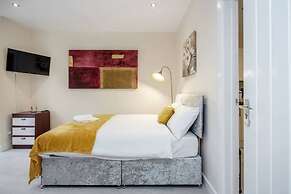 Homely Spaces Apt A, Large Studio W/king, 2guests