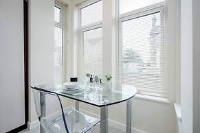 Homely Spaces Apt A, Large Studio W/king, 2guests