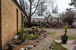 Langridge Lodge Studio Residence by RedAwning