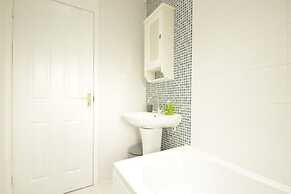 Fantastic 2-bed House in Hull. Garden, Sky tv